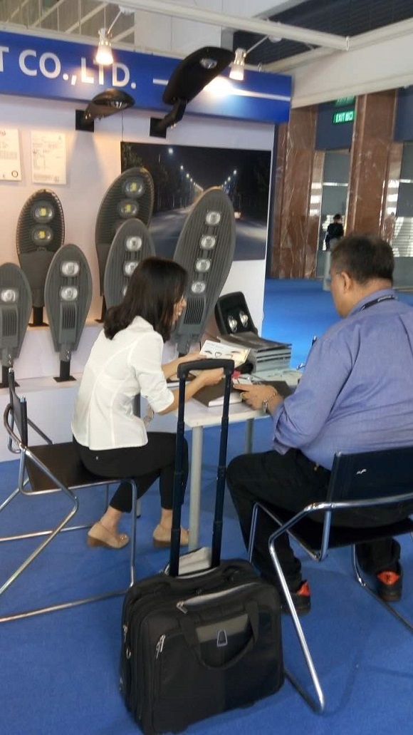 客戶對漢鼎綠能led燈具，購買意愿較高，希望展會結束后到工廠參觀